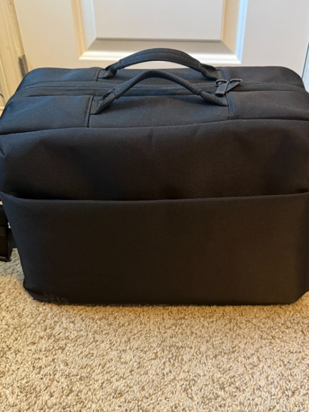 BÉIS Travel The Ultimate Travel Duffle in Black - Picture 4 of 8